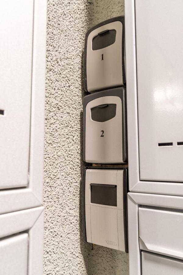 Brand New Two Room Apartment #26 With Free Secure Parking Close To Center Прага Екстер'єр фото